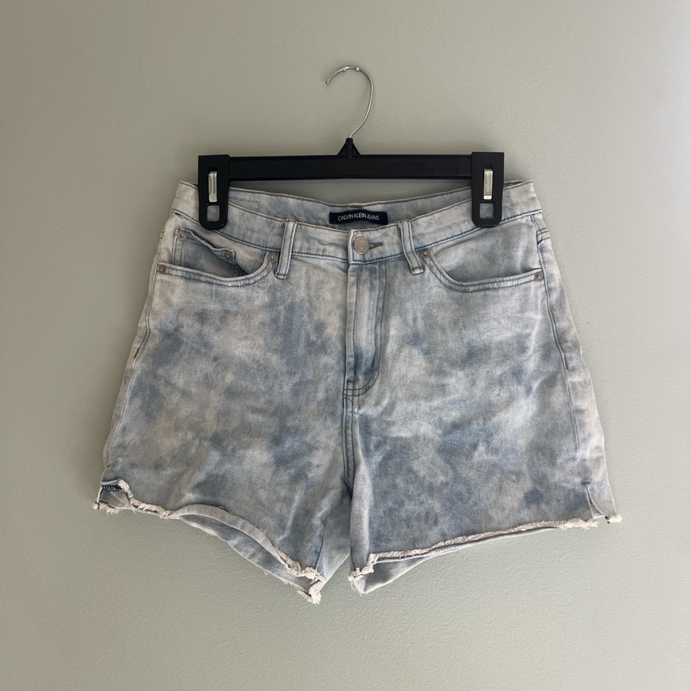 Calvin Klein women’s high-rise denim acid wash Jean shorts size 29 cut offs